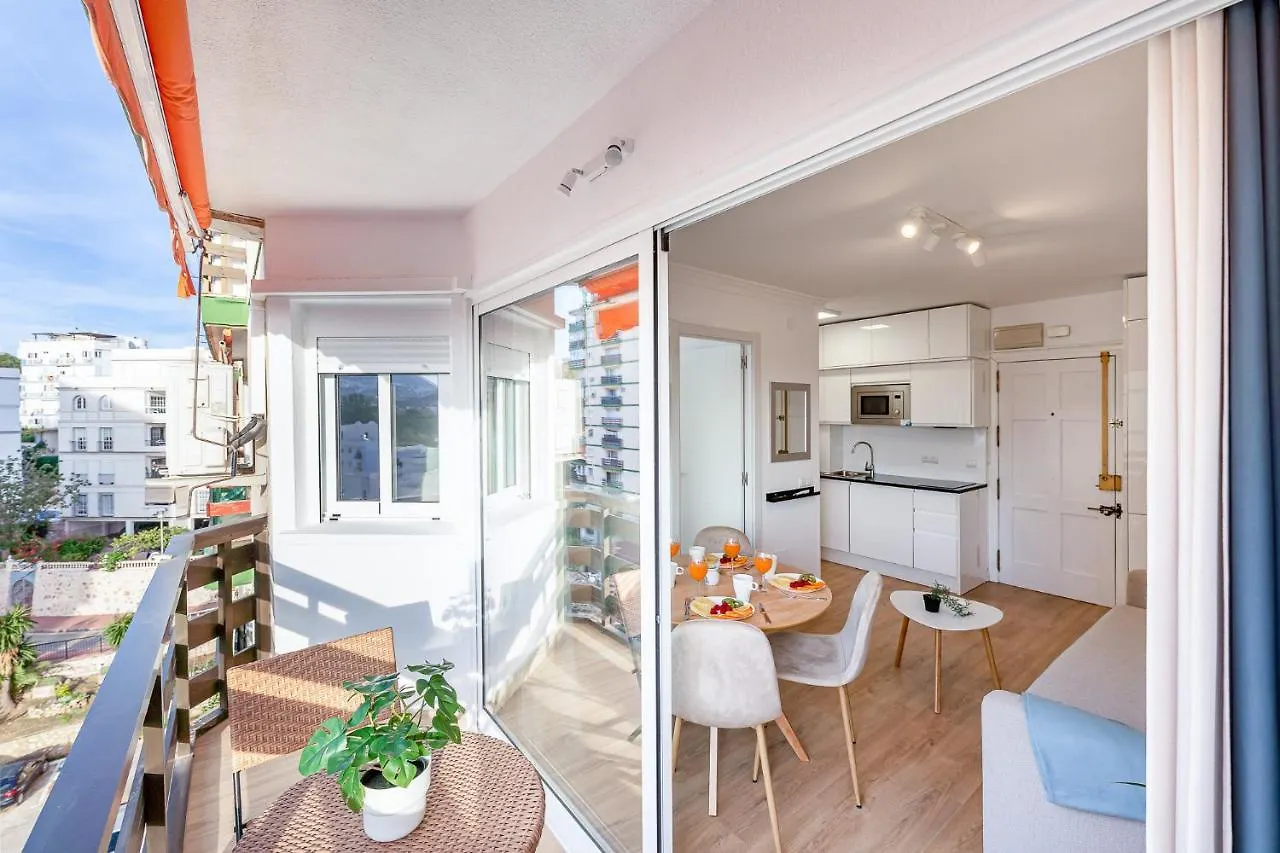 797 Holiday Rentals - Luminoso Y Reformado Apartamento Para 2 Benalmadena Apartment