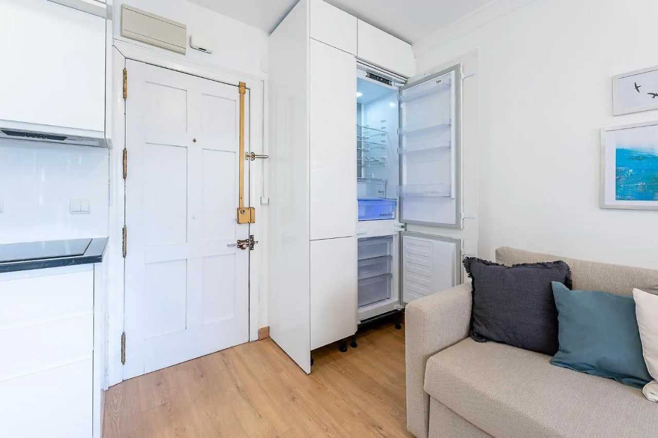 797 Holiday Rentals - Luminoso Y Reformado Apartamento Para 2 Benalmadena 0*,  Spain