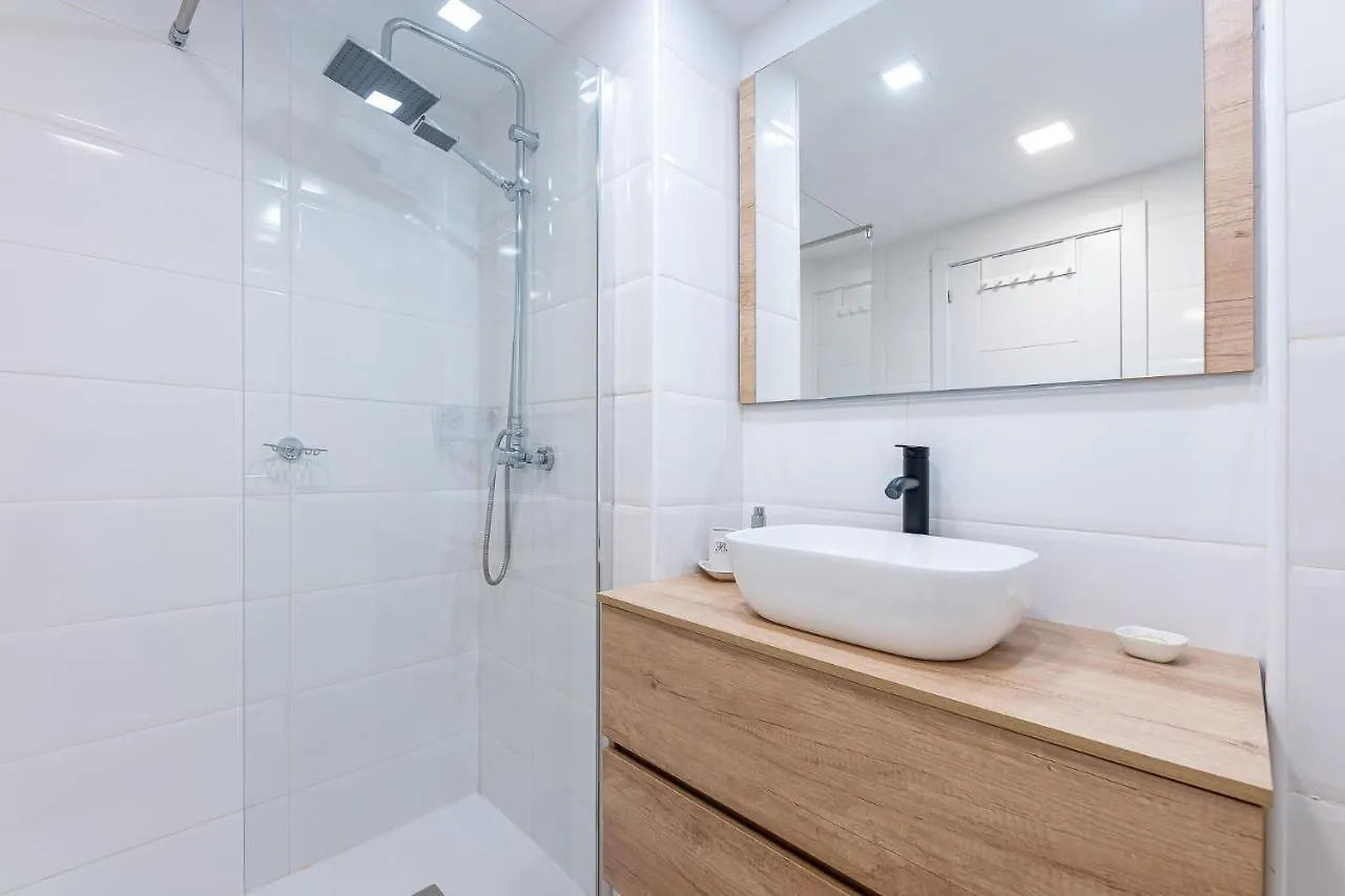 797 Holiday Rentals - Luminoso Y Reformado Apartamento Para 2 Benalmadena Apartment